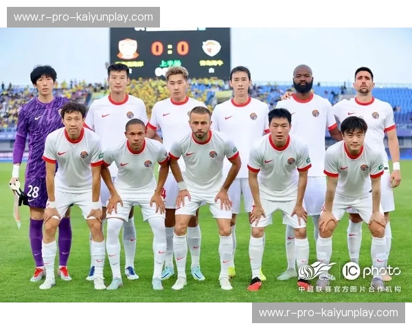 赛前发布会：球迷期待的激情与荣耀